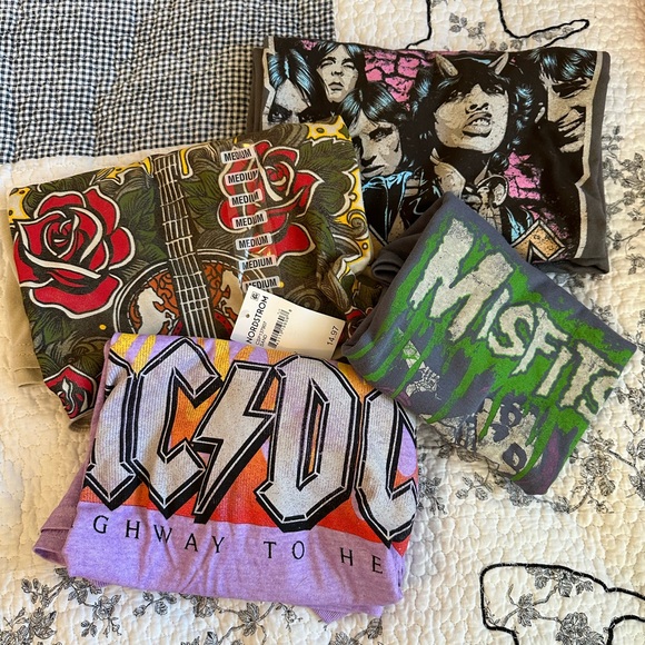 4 Piece Graphic Tee Bundle from Nordstrom
Size Medium NWT - Picture 2 of 6